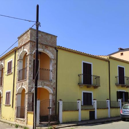 Casa Il Cortile Fiorito Apartment Tortolì Exterior foto